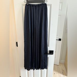 Club Monaco Navy Maxi Crinkle Pleated Maxi Skirt | Size 6
